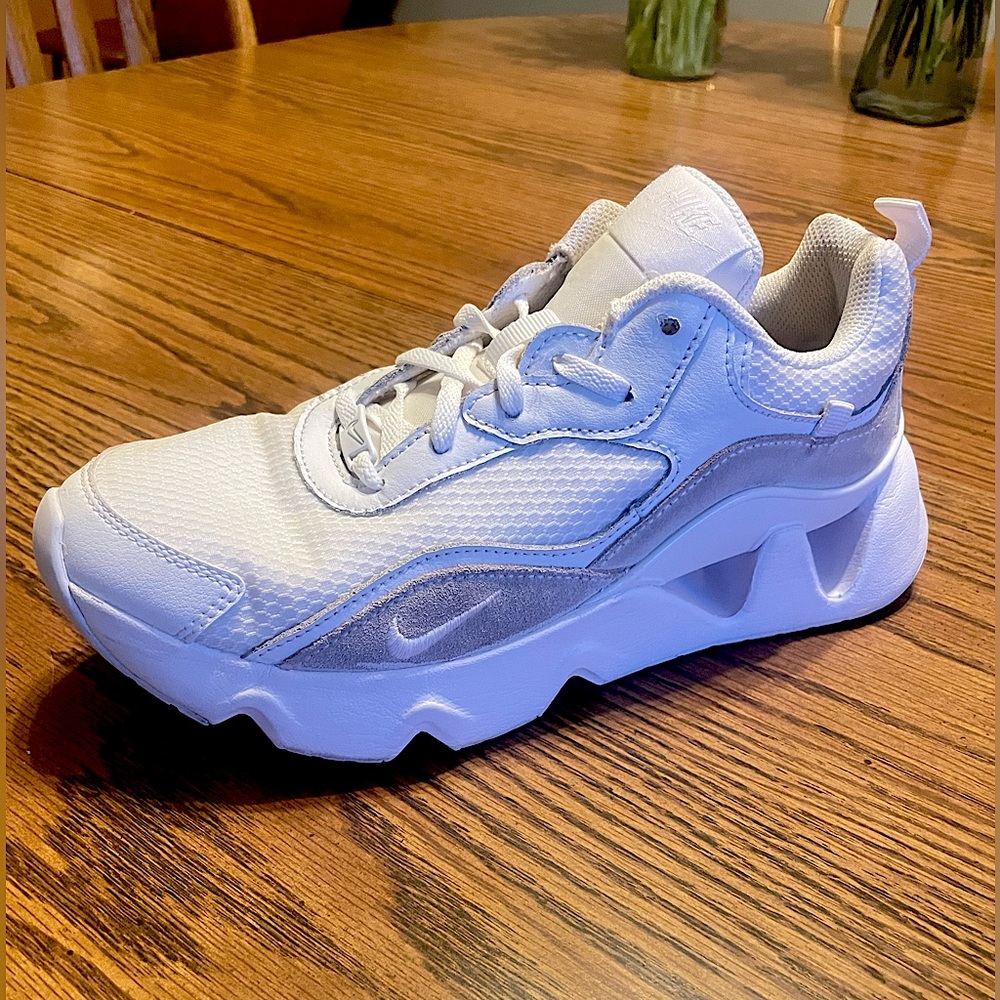 Nike women’s size 8.5 RYZ style